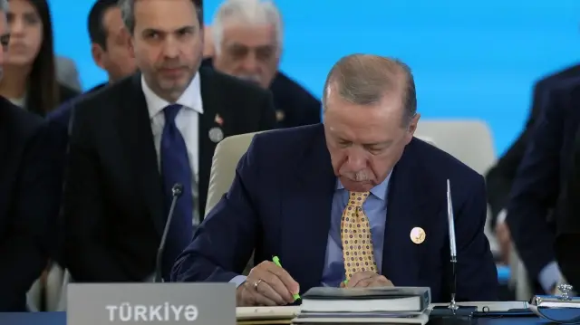 أردوغان يوقع على إعلان وقرارين لتعزيز منظمة الدول التركية