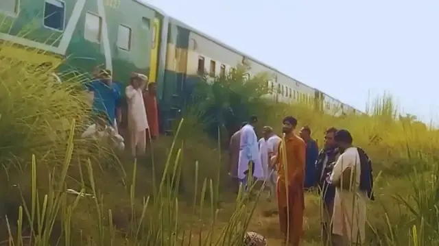 ٹریک کی بحالی کا کام جاری ہے: حکام