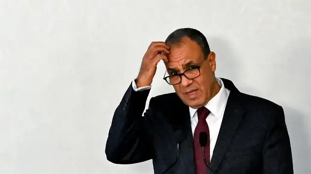 Le ministre égyptien des Affaires étrangères, Badr Abdelatty, réagit lors d'une conférence de presse conjointe avec son homologue néerlandais dans un hôtel de la banlieue est du Caire, le 7 octobre 2025.