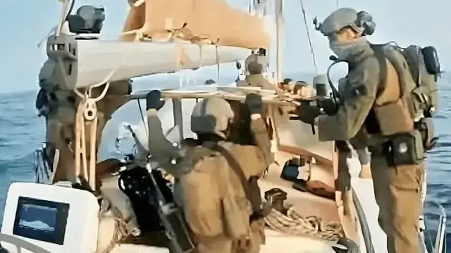 قبطان سفينة بأسطول الصمود: الاحتلال عاملنا بقسوة أثناء احتجازنا