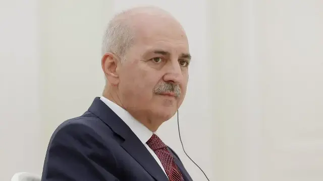 Le président du Parlement turc, Numan Kurtulmus, participe à une réunion avec le président russe au Kremlin, à Moscou, le 25 septembre 2024.