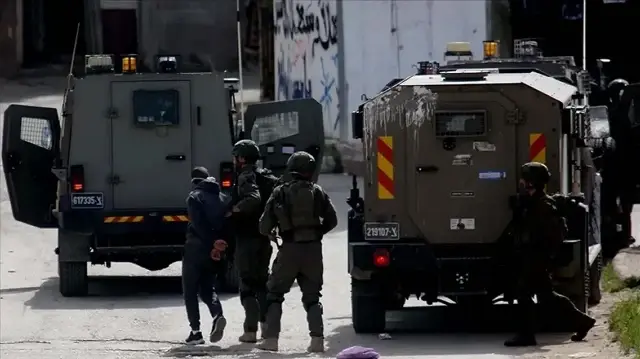 الضفة.. إصابة طفل واعتقال 5 فلسطينيين باقتحامات للجيش الإسرائيلي