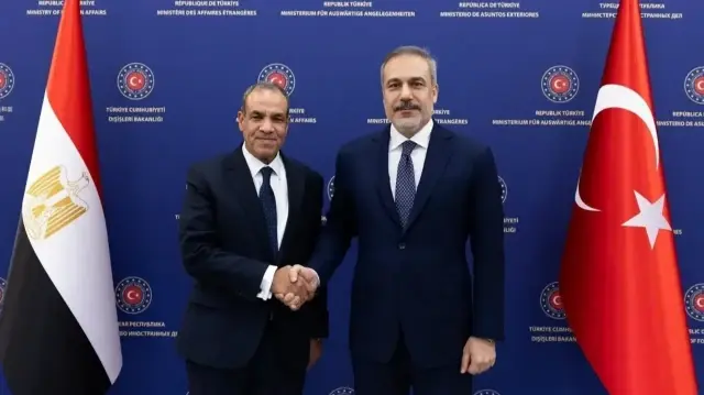 فيدان يبحث مع نظيره المصري مساعي وقف النار بغزة