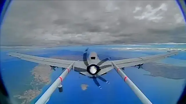 3 مسيرات "بيرقدار" من طرازات مختلفة تنفذ طلعات جوية بتتابع سريع