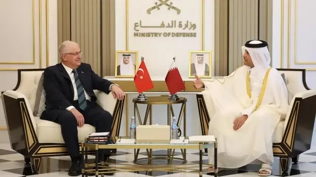 وزير الدفاع التركي يلتقي نظيره القطري في الدوحة