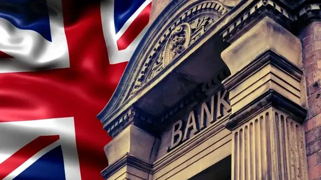 L’institution britannique avertit que les valorisations excessives des géants technologiques, dopées par l’essor de l’IA, pourraient s’effondrer en cas de ralentissement du secteur.