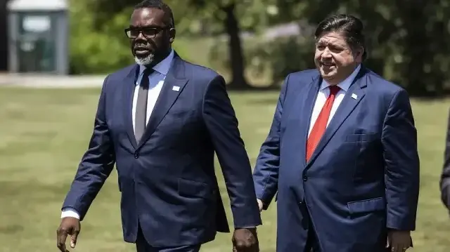 Le président Trump demande l'arrestation du maire de Chicago, Brandon Johnson, et du gouverneur de l'Illinois, JB Pritzker.