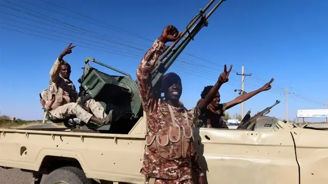 الجيش السوداني يعلن استعادة "مواقع دفاعية متقدمة" في الفاشر