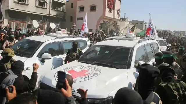 ثاني يوم بمفاوضات غزة.. قوائم لأسرى وآلية للانسحاب عشية توافد دولي