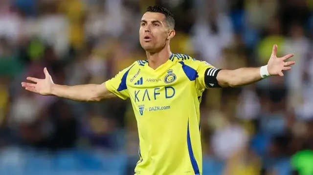كريستيانو رونالدو أول لاعب كرة قدم يدخل نادي المليارديرات
