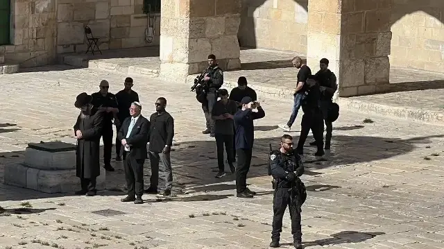  Israeli Minister Leads Settlers Into Al-Aqsa Mosque Compound