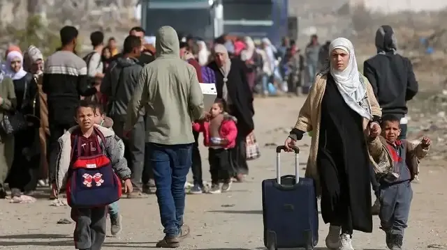 منظمة حقوقية: تهجير قسري لـ12 عائلة فلسطينية بسبب تهديدات مستوطنين