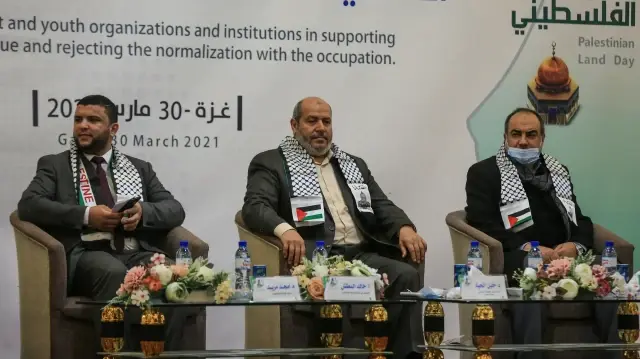Khalil al-Hayya (2e à partir de la gauche), haut responsable du Hamas, à Gaza-Ville, le 30 mars 2021.