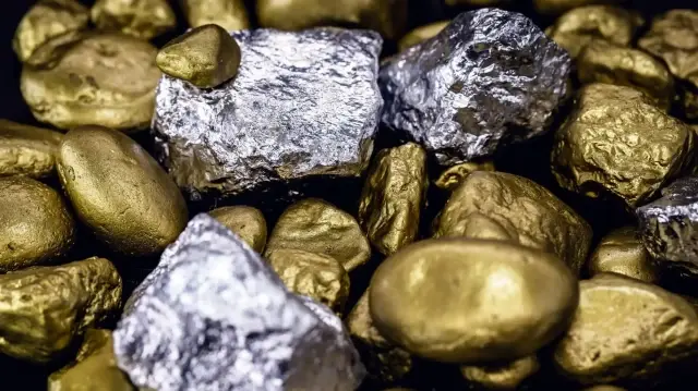 Gümüş fiyatları 45 yılın zirvesinde: Dev bankalardan yeni tahminler geldi