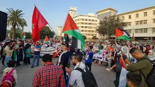 تطوان.. عشرات يطالبون بإطلاق سراح مغاربة تحتجزهم قوات الاحتلال