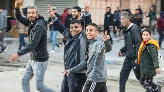 طالبوا بالعودة والإعمار.. فلسطينيون فرحون بوقف النار