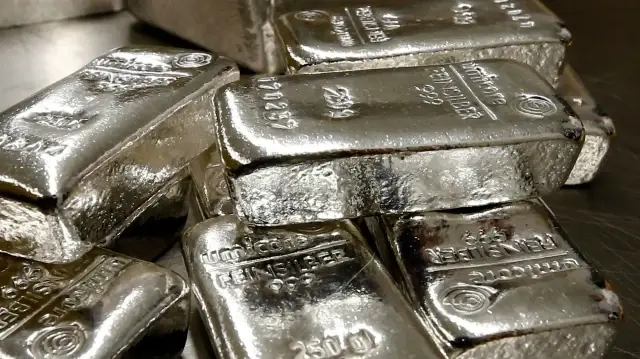 Ons gümüş saat 15.35 sularında 50,30 doları görerek 45 sene önceki seviyesini aştı, rekor tazeledi
