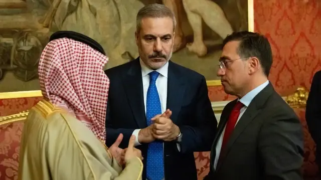 Bakan Fidan'ın katıldığı Paris'teki Gazze konulu toplantı.