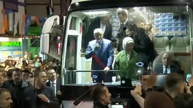 Cumhurbaşkanı Erdoğan memleketi Rize'de: Vatandaşlardan coşkulu karşılama.
