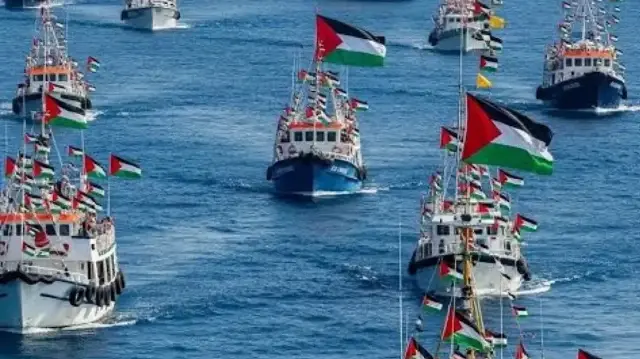 Des ONG et volontaires du monde entier veulent lancer une armada maritime pacifique pour acheminer de l’aide humanitaire vers Gaza malgré les interceptions israéliennes.