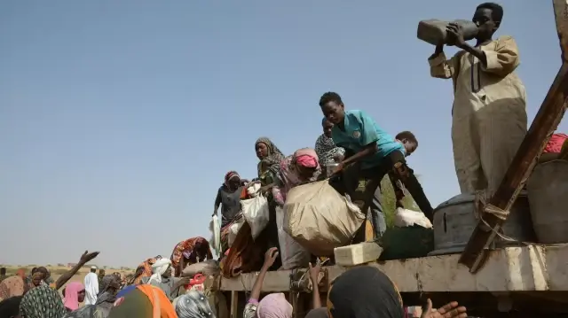"أطباء بلا حدود": نخشى على حياة آلاف الممنوعين من الخروج بالفاشر