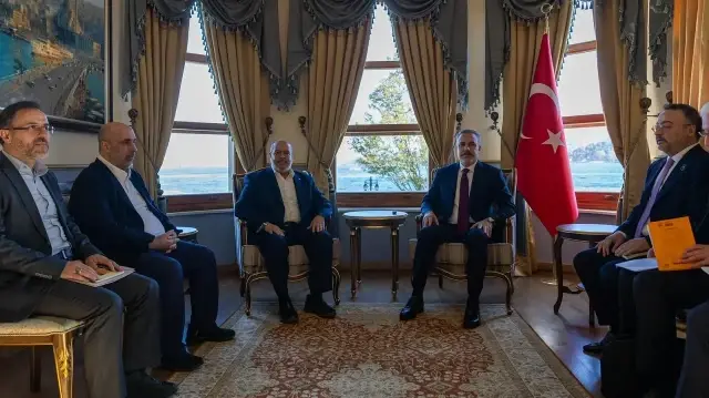 وزير الخارجية التركي يستقبل وفدا من حماس