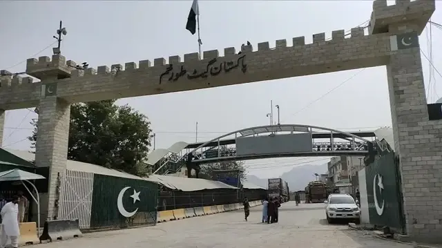 إعادة فتح معبر "طورخام" الحدودي بين باكستان وأفغانستان