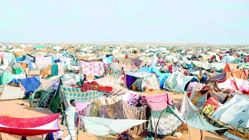 Darfur Valisi Mini Arko Manawi, nüfusu 1,5 milyonu bulan kentte 200 bin kişiden hiçbir şekilde haber alınamadığını bildirdi.