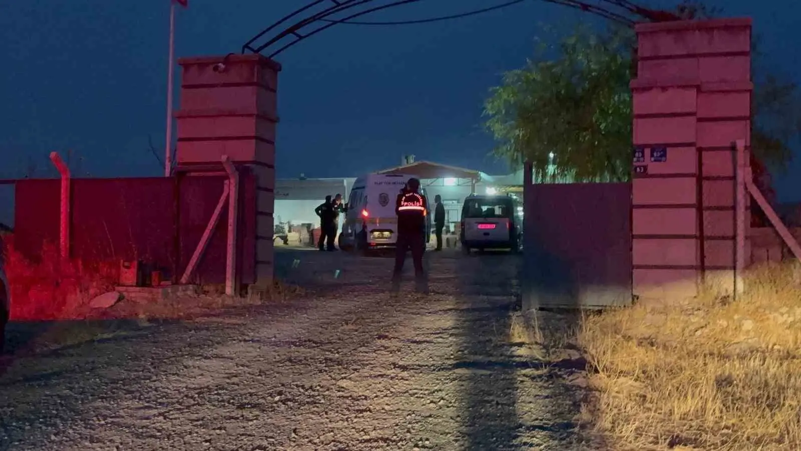 Miras kavgasında amcasını ve 3 kişiyi bıçakladı