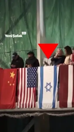 Supporter replaces Israeli flag with Palestinian flag at World Fencing Championships