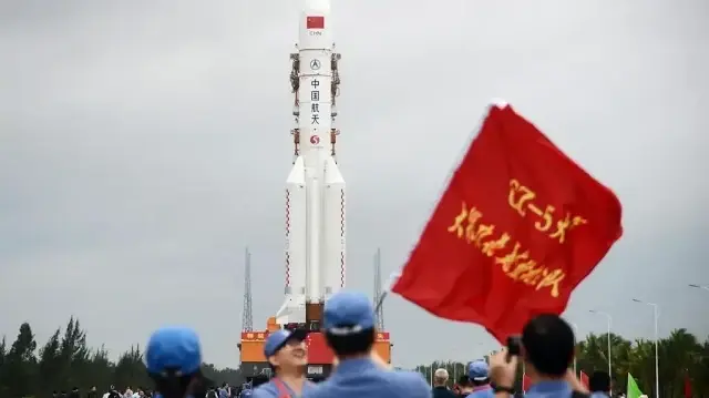 La Chine a lancé depuis Hainan un nouveau groupe de satellites en orbite basse pour renforcer sa constellation Internet mondiale, via une fusée Longue Marche-12.