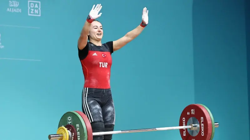 Milli halterci 3 kez kürsünün en tepesine çıktı.