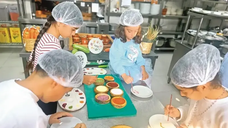 Platoların ziyaret edilen mekanları İnegöl Kalesi, Ürgenç Çarşısı, Marmaracık Kalesi, Yenişehir Çarşısı, Kulucahisar Kalesi, Harzemşah Sarayı, Söğüt ve Kayı Obası bölümlerinden oluşuyor.