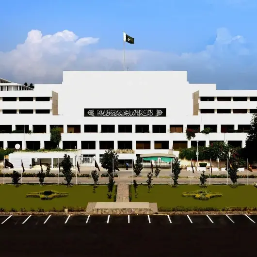 سینیٹ نے 27 ویں آئینی ترمیم دو تہائی اکثریت سے منظور کر لی، پی ٹی آئی کے سینیٹر کا ترمیم کے حق میں ووٹ دینے کے بعد استعفیٰ دینے کا اعلان