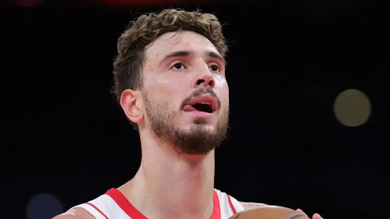 Alperen Şengün 23 sayı, 11 ribaund ve 7 asistle double-double yaptı.