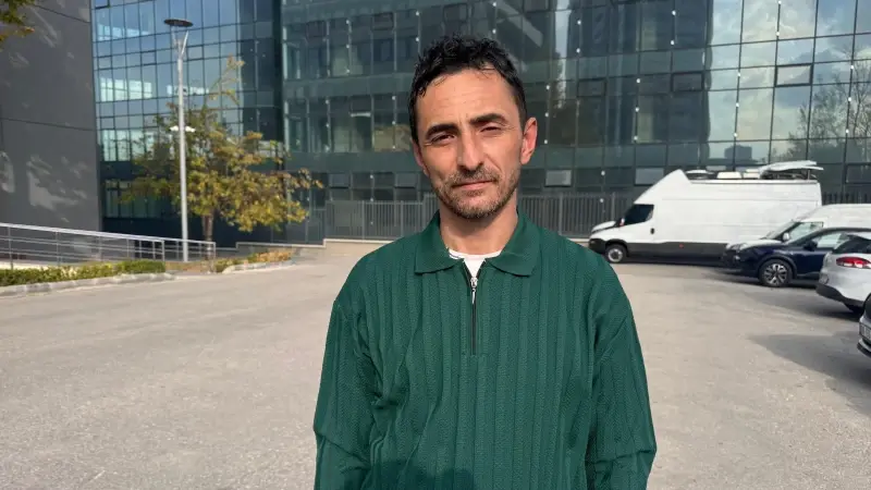 Boşanma davası sürerken F.A.'nın darp ve tehdit iddiasıyla yaptığı şikayetler üzerine Uğur A. hakkında; Sakarya, Ankara, Gebze, Turhal ve Gölcük Cumhuriyet başsavcılıklarında 21 ayrı soruşturma açıldı. F