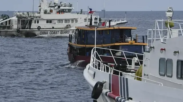 Un bateau de pêche chinois a chaviré au large des côtes sud-ouest de la Corée du Sud, laissant neuf marins portés disparus malgré une vaste opération de secours.