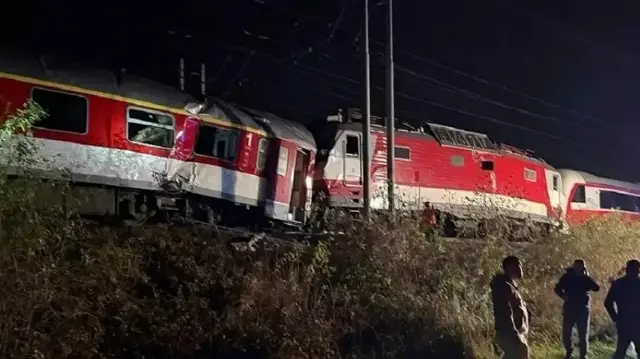 إصابة عشرات الركاب إثر تصادم قطارين في سلوفاكيا