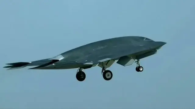 La Chine a publié pour la première fois des images de son drone furtif GJ-11 volant en formation avec un chasseur J-20 et un avion de guerre électronique J-16D.