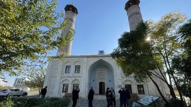  Историческая Пятничная мечеть в Карабахе была отремонтирована и открыта для богослужений.