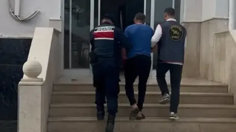 Bu kapsamda ekipler, çeşitli suçlardan hakkında 23 yıl kesinleşmiş hapis cezası bulunan Y.U'nun (38) adresini tespit etti.