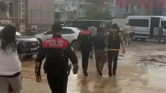 Aydın'da 48 yıl hapis cezası bulunan iki firari yakalandı