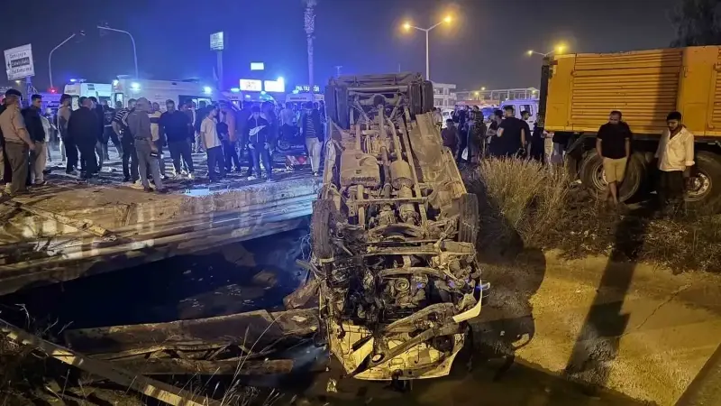 Yaralılar, ambulanslarla şehirdeki çeşitli hastanelere kaldırıldı.