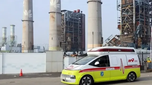 Les autorités sud-coréennes ont dynamité deux tours d’une centrale thermique afin de faciliter la recherche de quatre ouvriers portés disparus depuis l’effondrement d’une autre tour.