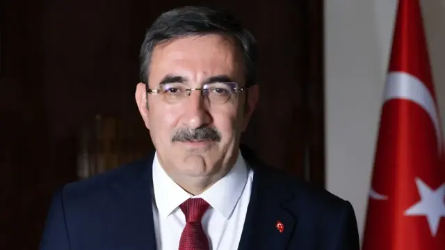 يلماز وأسادوف يبحثان هاتفيا حادث تحطم طائرة الشحن التركية