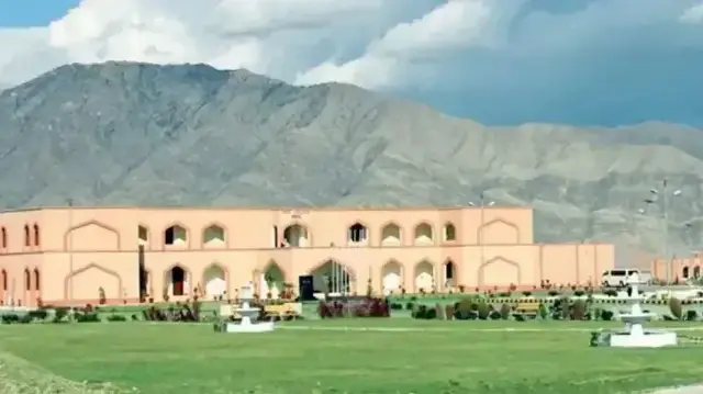 وانا کیڈٹ کالج