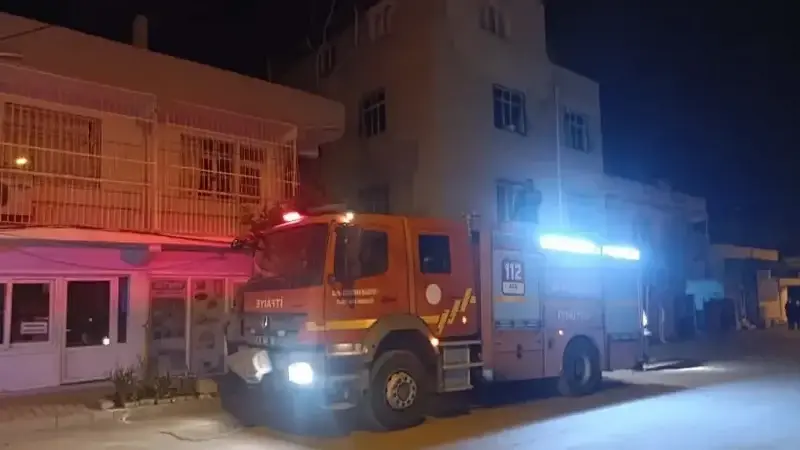 Adana'da bir evde yangın çıktı: Dört kişi dumandan etkilendi