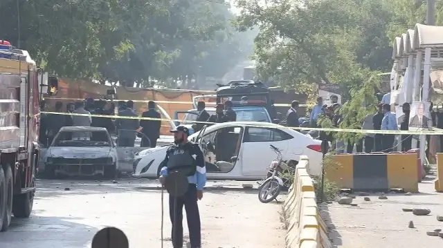 Suicide bomber kills 12 outside Islamabad court complex