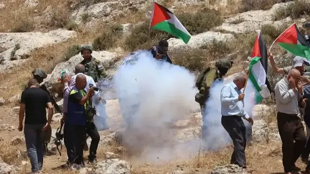 الضفة.. وفاة طفل فلسطيني متأثرا باستنشاقه غازا أطلقه الاحتلال الإسرائيلي