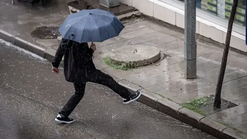 Bu illerde yaşayanlar dikkat! Meteoroloji’den 6 ile sarı kodlu uyarı yapıldı! Gök gürültülü sağanak geliyor